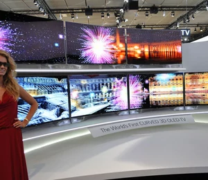 TV LG : de l'OLED incurvée et du tableau d'art